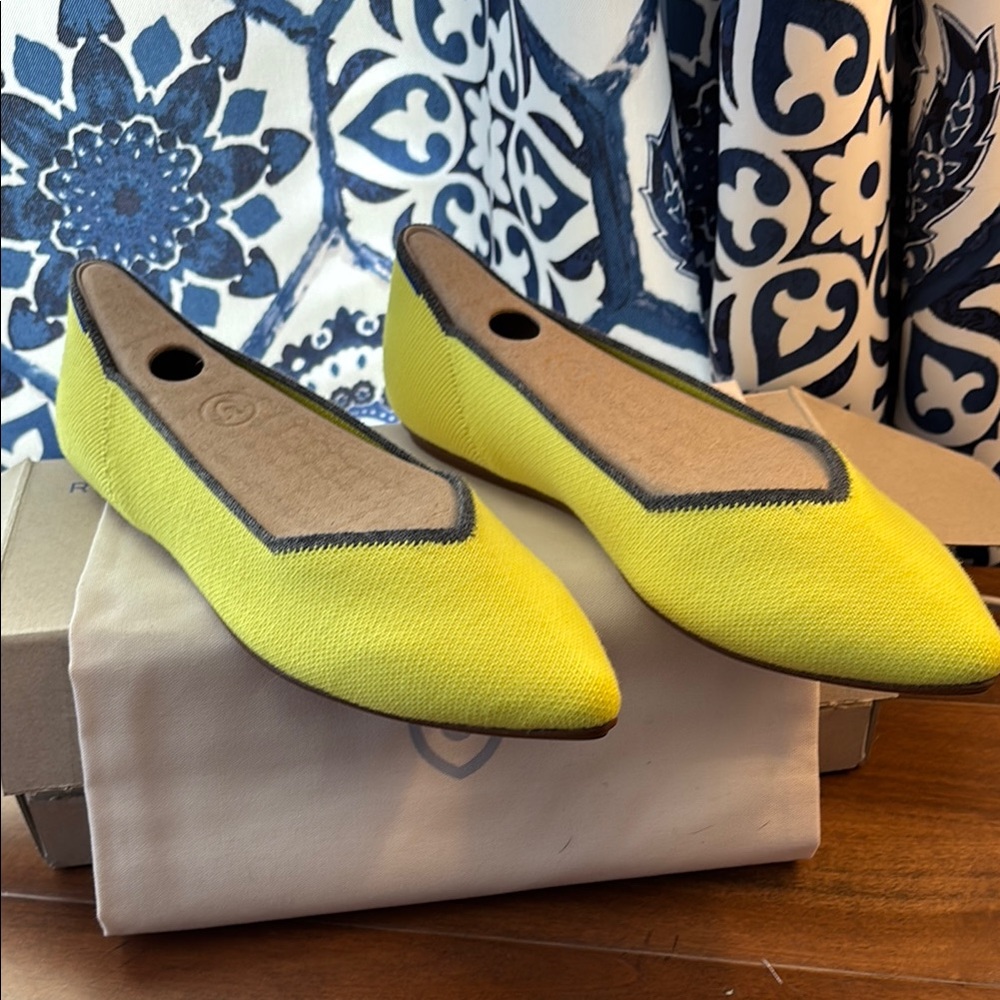 Rothys sunbeam points - brand new